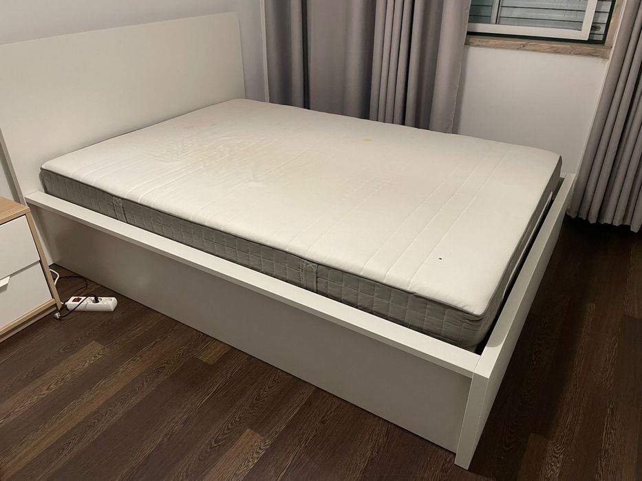 Cama de casal com colchão