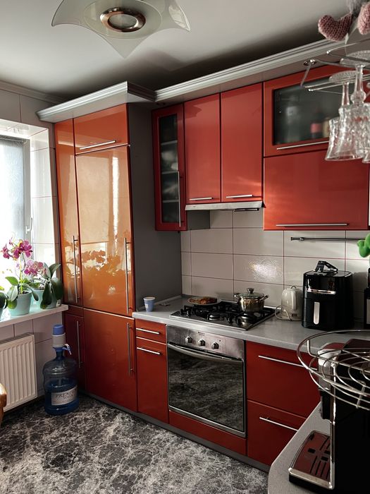Продам квартиру з ремонтом