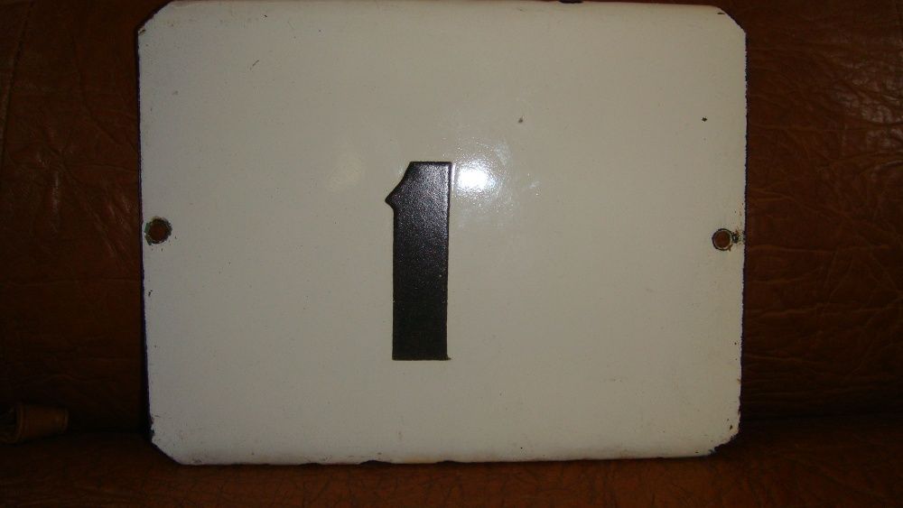 Таблички эмалированные.