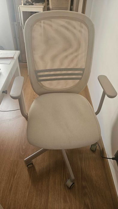 Conjunto secretária + cadeira bege