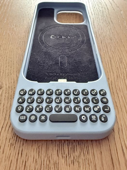 Capa para iphone 16 Pro com teclado retroiluminado Clicks