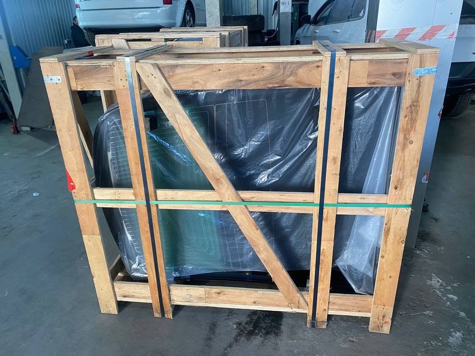 Стекло заднее  Tesla Model 3 1472925-00-B