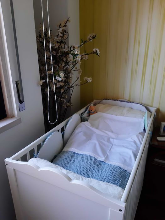 Cama berço ikea + Colchão + resguardo - tudo em ótimo estado