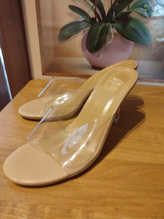 Szpilki beżowe nowe