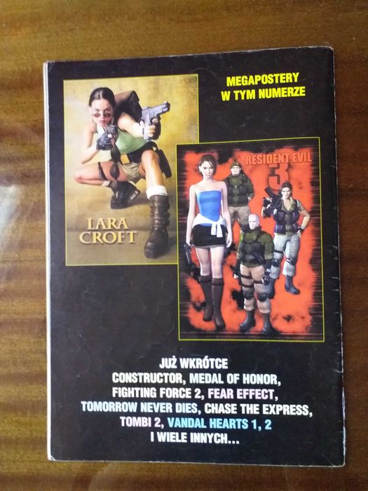 PlayStation PLUS - 2/2000    (czasopismo o grach)