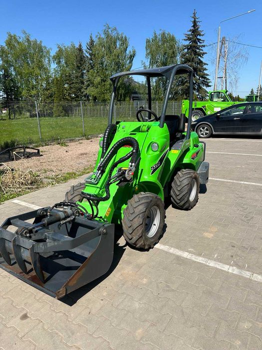 Wynajem Ładowarki Avant 528 Przedstawiciel ładowarek Avant