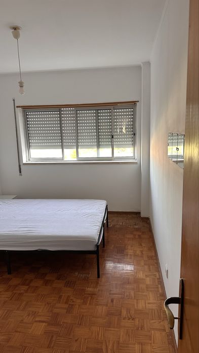 Quarto no monte a 5min estacao pragal