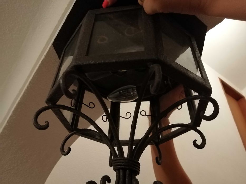 Candeeiro de teto em ferro forjado