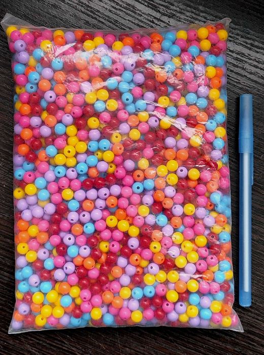 Бусини акрилові діаметр 8мм. Опт. 1750шт. вага 500г