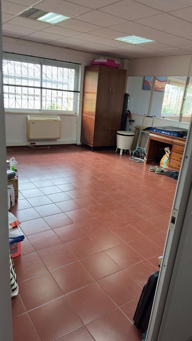 Armazém / Escritórios — 368 m² — Zona Nobre de Setúbal