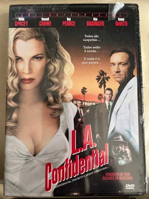 L.A. Confidential com Kevin Spacey e Russell Crowe