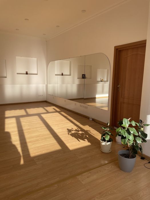 3 хв від метро Оренда світла студія зал погодинно центр йога танці