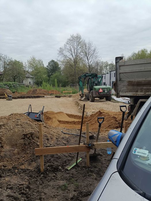 Usługi Transportowe Wywrotką na Śląsku = Prace Ziemne Koparką Obrotową