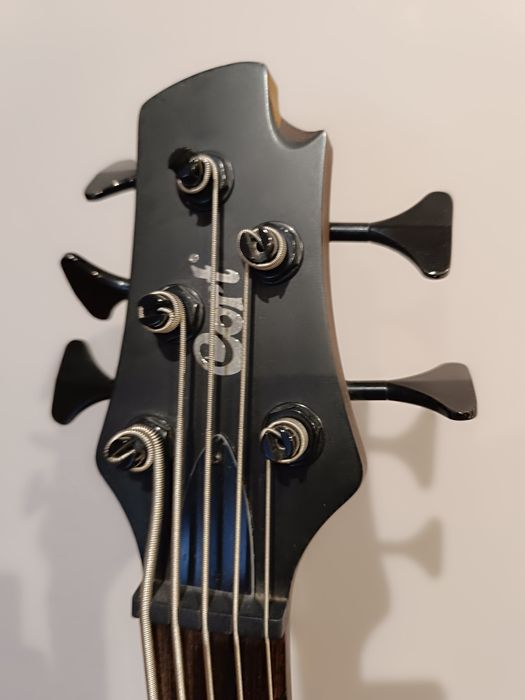 Gitara basowa Cort B5
