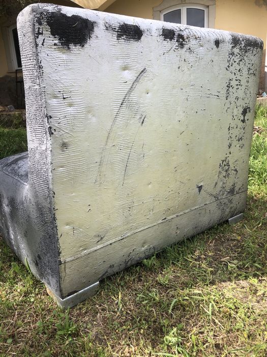 Sofa prateado para bar ou restaurante