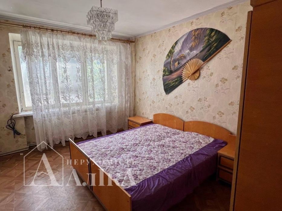 Продам 3-кімнатну квартиру з індивідуальним опаленням  в самому ЦЕНТРІ