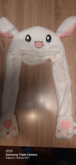 Czapka królik z podskakującymi uszami