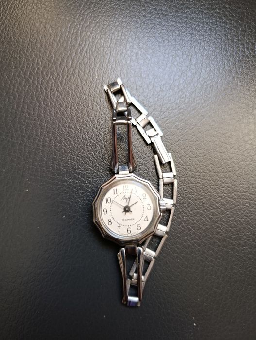 Продам женские механические часы Луч, 17 камней.