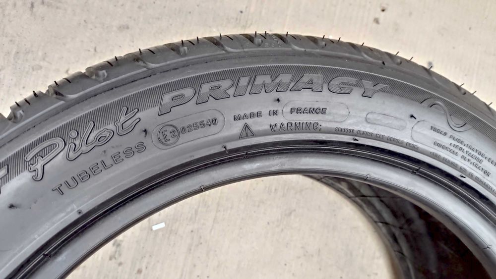 шини 235/45R17. Michelin. Франція