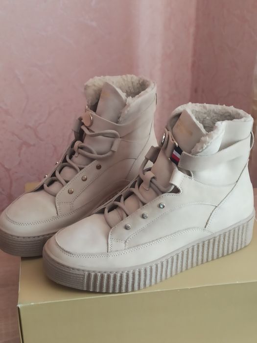 Ботинки,зима Томми Хилфигер,новые