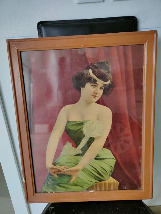 Moldura antiga em madeira.