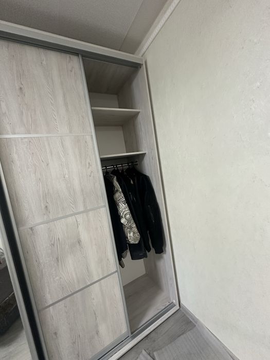 продам шкаф-купе новый, с зеркалом и перемычками