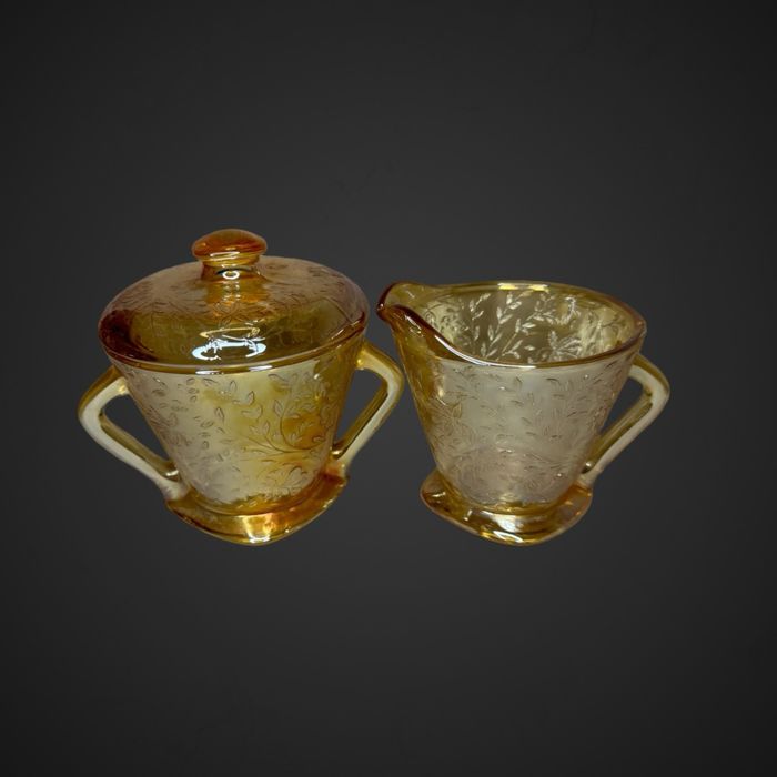 Cukiernica mlecznik szkło iryzowane janette glass B4/021210