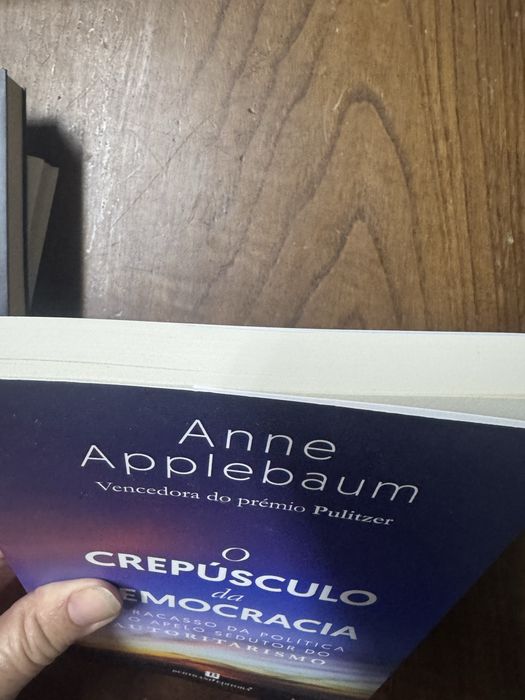 Livro o crepúsculo da democracia