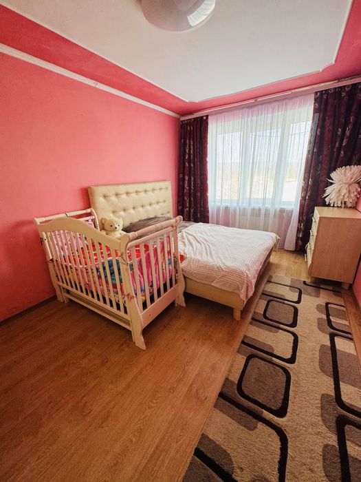 Продам трьох кімнатну з ремонтом у м.Новий Розділ.