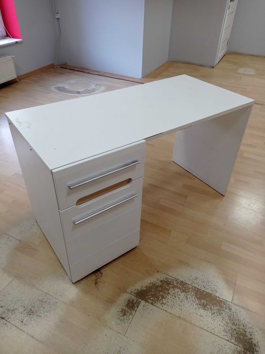 Терміновий розпродаж офісних меблів