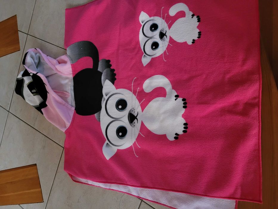 Pelerynka kąpielowa z kapturem