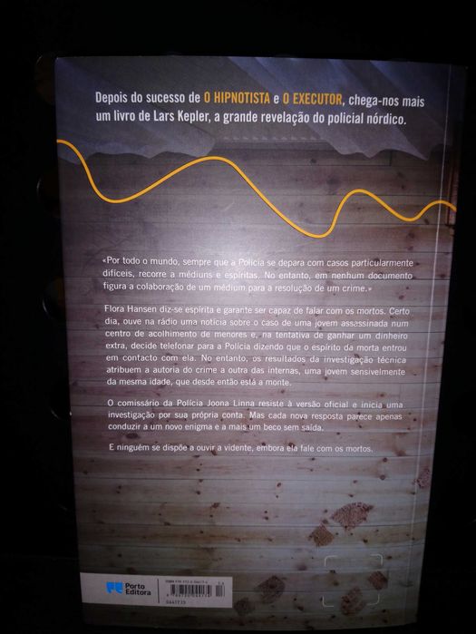 Livro A Vidente de Kepler  com portes incluídos