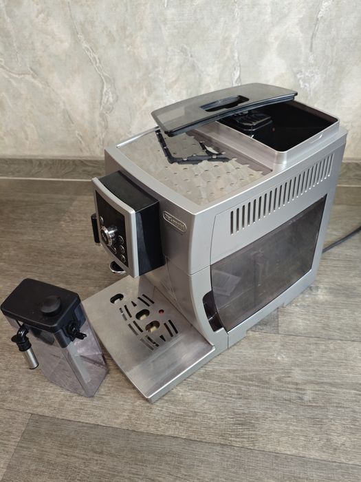 Кофемашина DeLonghi ECAM 23.450s