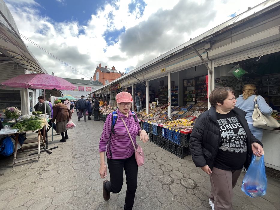 Продаж готового бізнесу два спарені кіоски на ринку