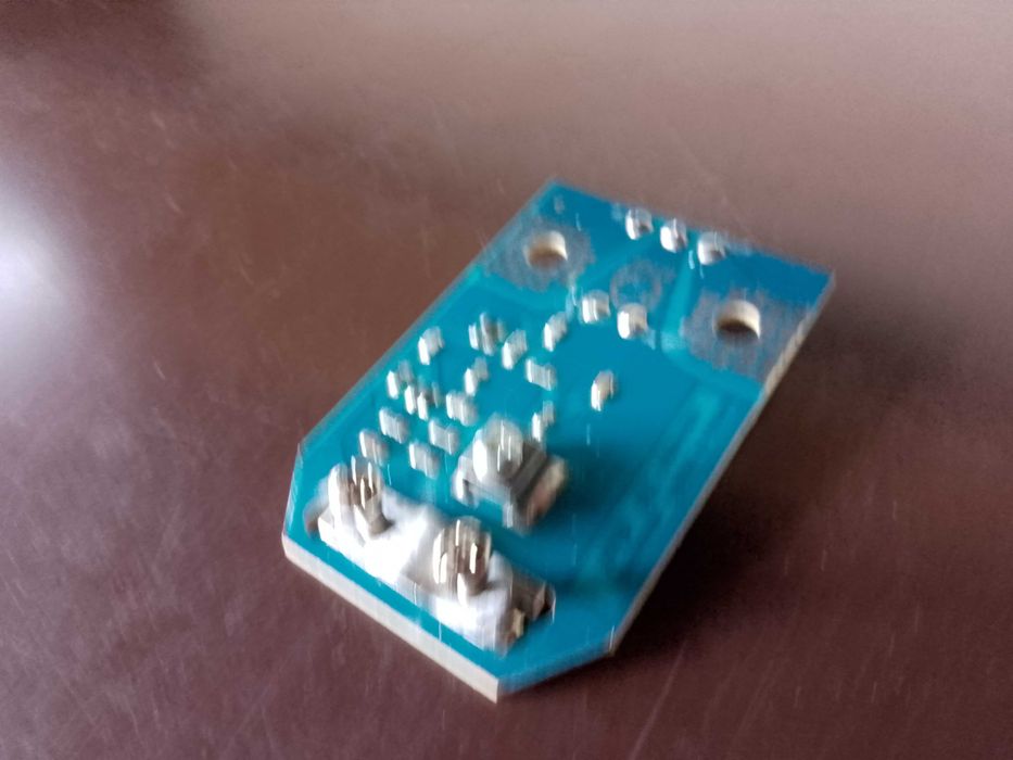 Wzmacniacz antenowy DVB-T TV płytka SWA-2000 34dB zielona solidna pasu