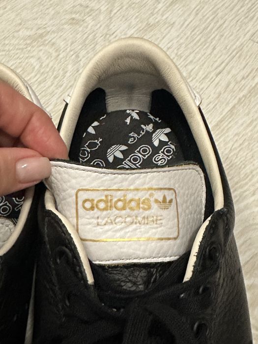 Кросівки Adidas Lacombe