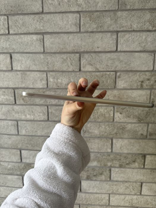 Huawei планшет срібний