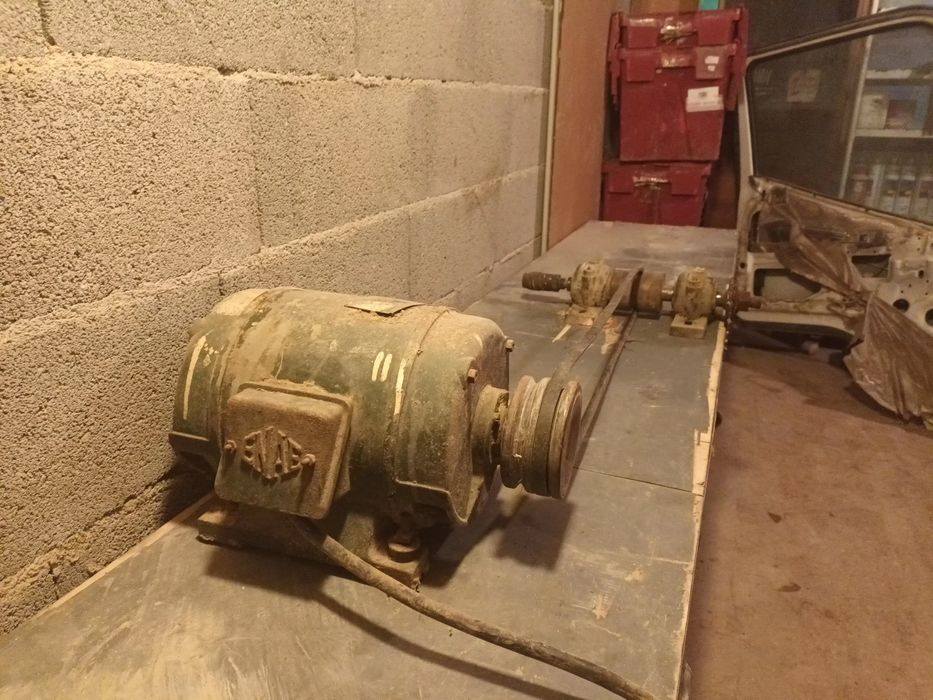 Selos raros, discos vinis e carro