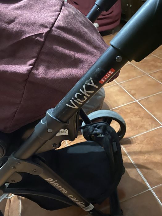 Carrinho bebe Pierre Cardin com 2 ovos