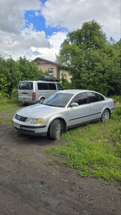 Автомобіль Фольксваген пассат b5