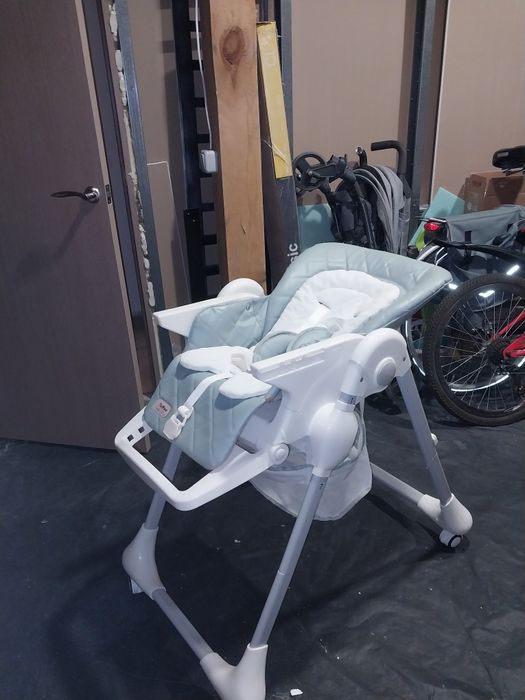 Стільчик для годування.