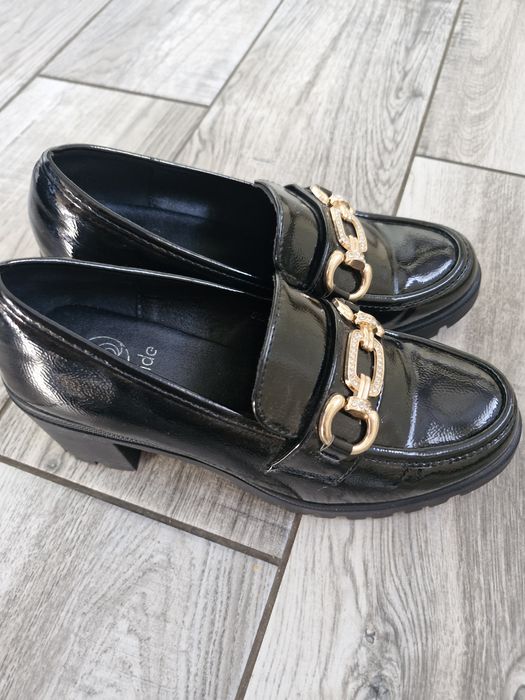 Mokasyny czarne lakierowane 37