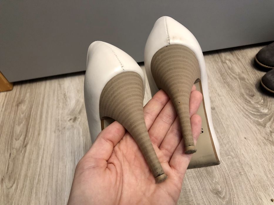 Sala kremowe czółenka 39 szpilki skóra naturalna