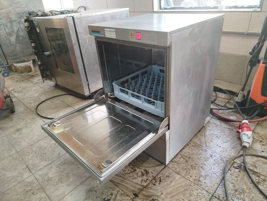 Професійна посудомийка Winterhalter