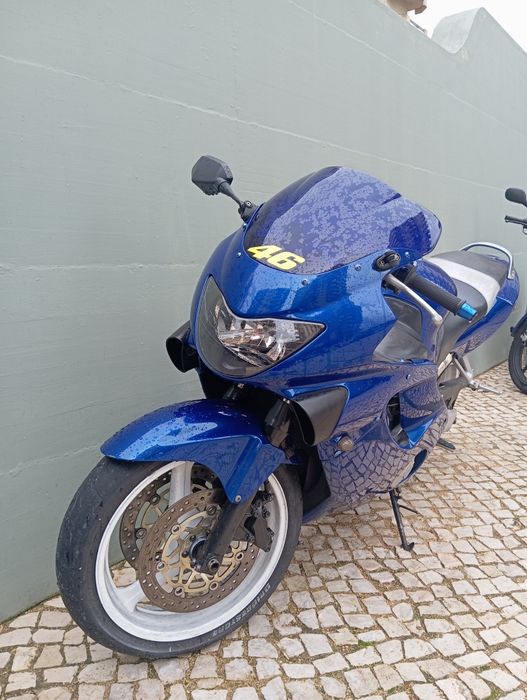 Vende-se  HONDA CBR F4