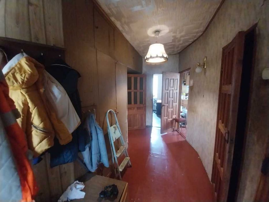 Окремий будинок у районі м'ясокомбінату. Цікава пропозиція під бізнес.