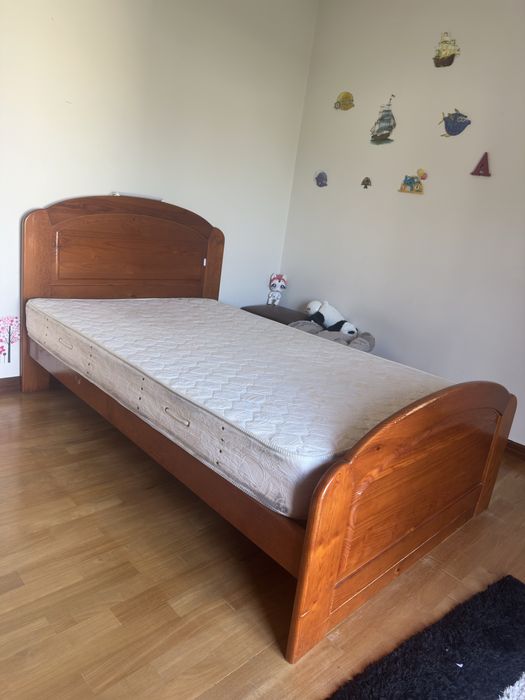 Cama em pinho 1,90m x 1,20m