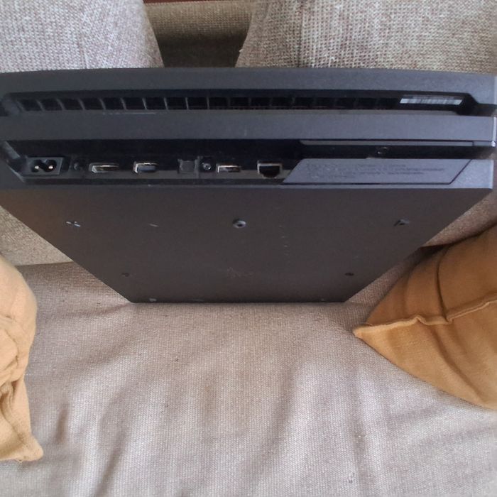 Ps4 pro 1tb com 1 comando