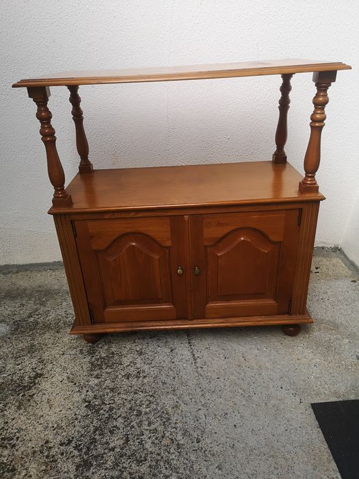 Móvel castanho impecável