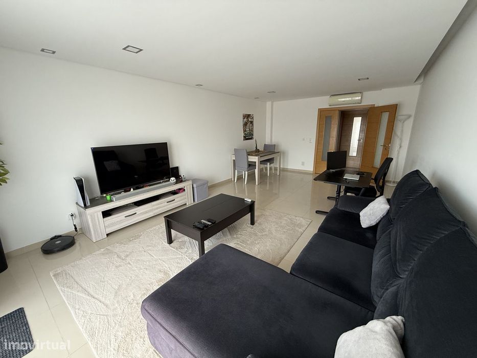 T3 146m² | Sótão 56m² | Garagem fechada | AC | Entroncamento